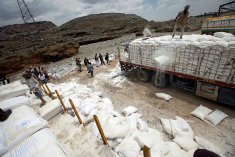 Yemeni Riyal Depreciates Again, Hadi Orders Measures to Prevent Speculation