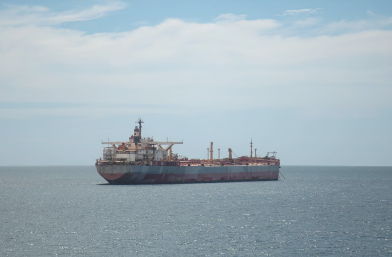 U.N. begins high-risk operation to prevent catastrophic oil spill from Yemen tanker