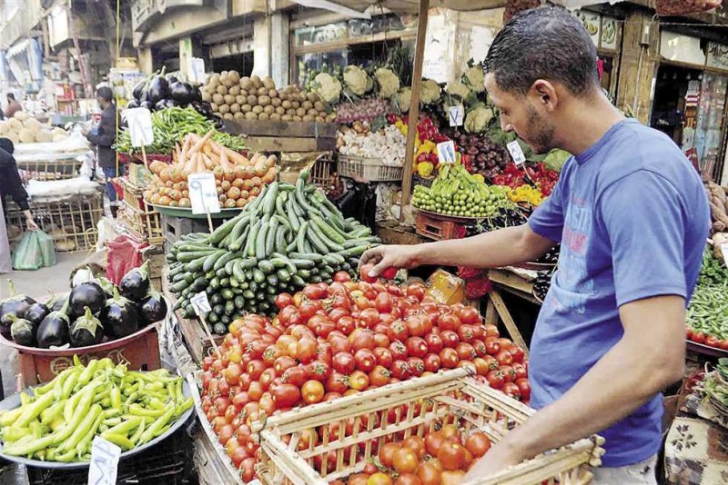 Yemen: Salary Cuts, Unemployment Lead to Seasonal Fruit Slump