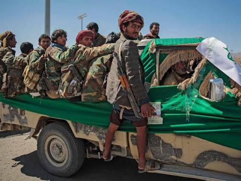 Pro-gov't Yemeni forces dismantle scores of Houthi-laid landmines in Hodeidah