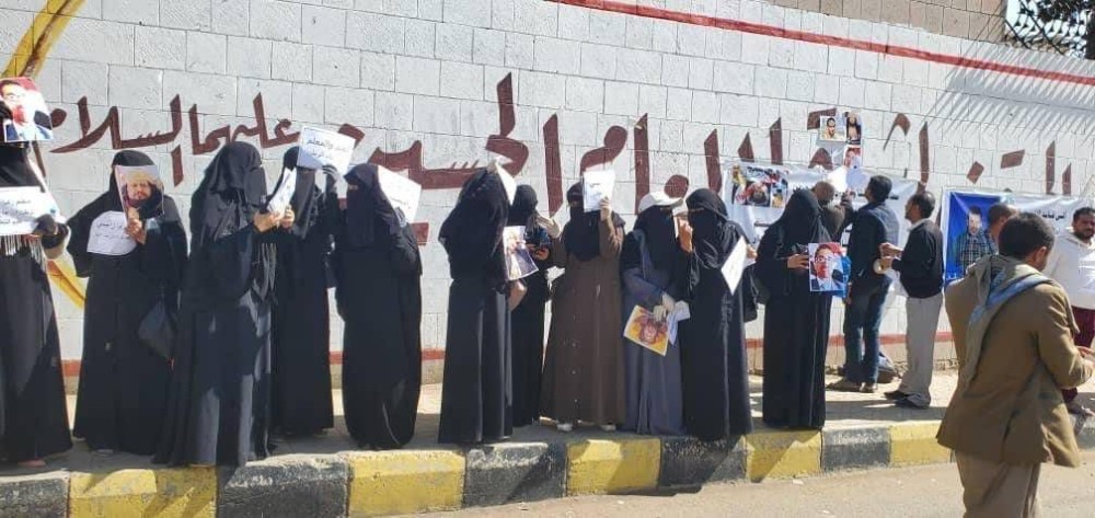 Yemen’s Houthis Cut Administrative Salaries in Education Sector