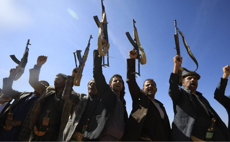 Yemen : UK , US Sanction Senior Houthis Over Red Sea Shipping Attacks