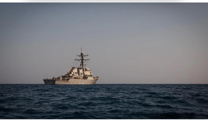 Yemen : Houthi Rebels fire missiles at US Warship