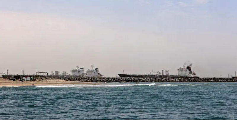 Yemen : Explosion reported near merchant vessel off coast of Aden