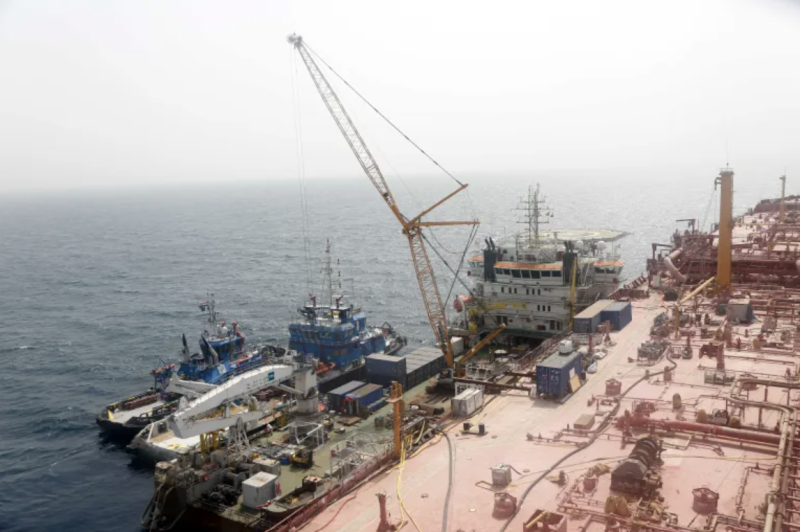 Yemen : 11 Stranded Vessels with Indian Seafarers Leave Ras Isa