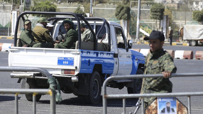 WFP: Houthis Still Holding Nearly 40 Staff Members in Yemen