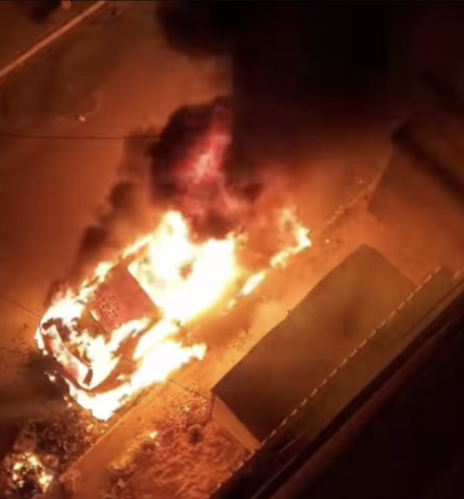 Yemen : Investor in Sana’a Accuses Armed Houthi-Affiliated Group of Deliberately Torching His Vehicle