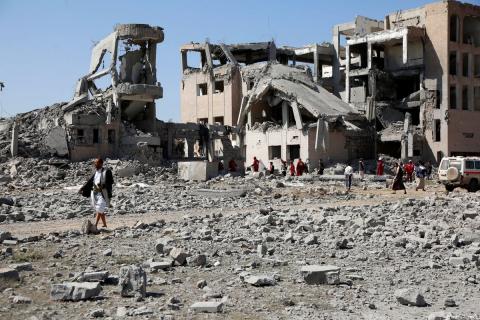 Yemeni officials: Houthi rebels push into southern province